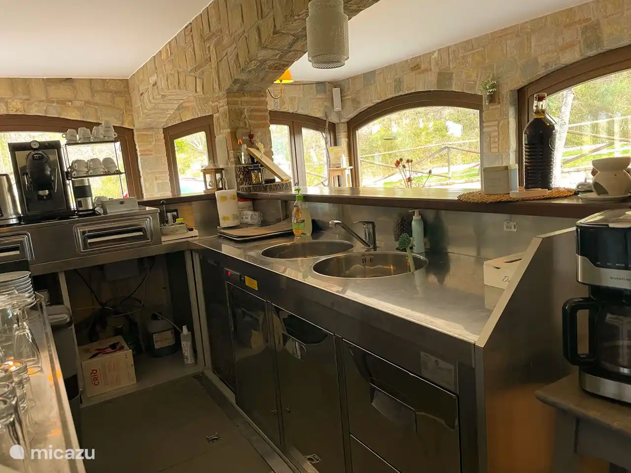 Bar with espresso machine, coffee machine and kettle. There is a spacious bar fridge under the bar