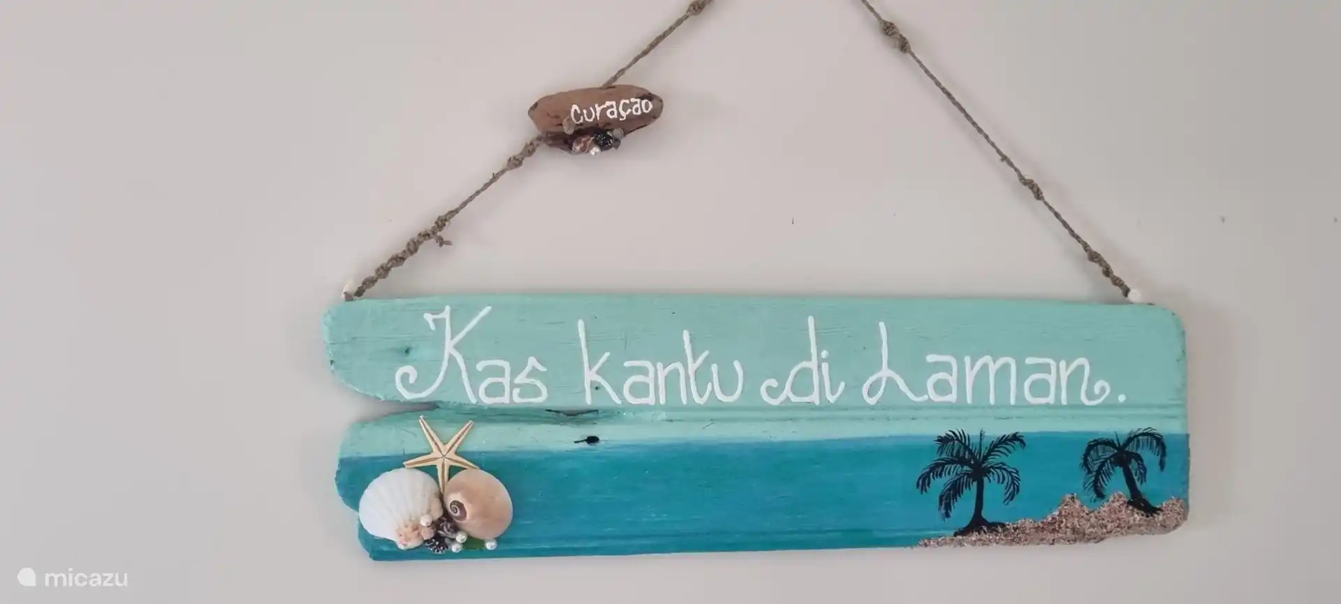 Kas Kantu di Laman.
El nombre de nuestro apartamento.