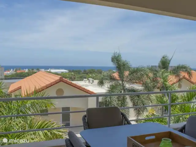 Kas Kantu de Laman | Curaçao, Curaçao-Centre, Piscadera - appartement Une belle terrasse couverte avec une vue fantastique sur l'océan.