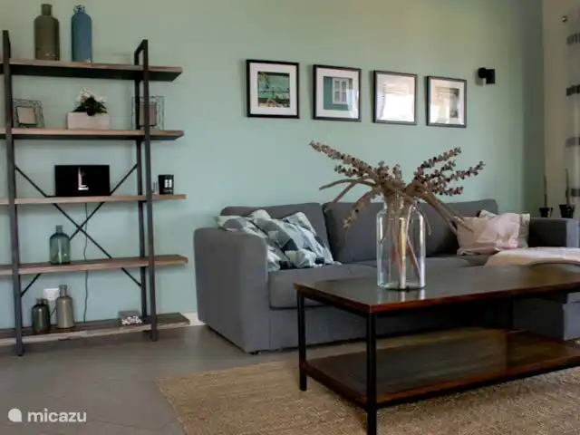 Kas Kantu de Laman | Curaçao, Curaçao-Centre, Piscadera - appartement Grand espace ouvert avec des vues fantastiques et de grandes portes coulissantes sur la terrasse, un joli coin salon, la climatisation, un ventilateur de luxe, une télévision à écran plat, une connexion Wi-Fi rapide.