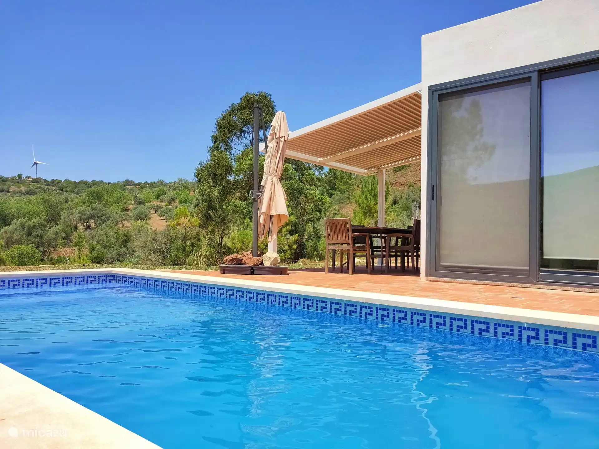 Piscine et terrasse pergola 