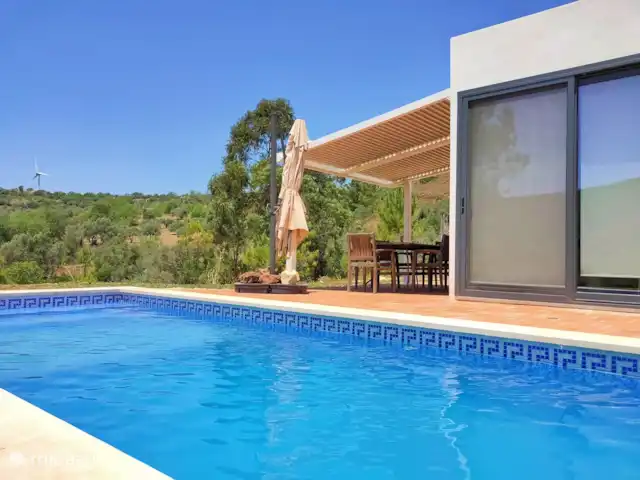 Location de Vacances Portugal, Algarve, São Bartolomeu De Messines, villa - Casa da Alfarobeirra 4 p piscine privée. Piscine et terrasse pergola