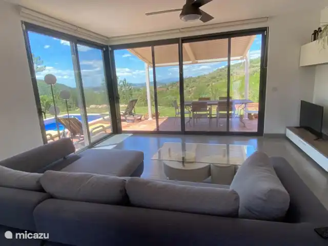 Location de Vacances Portugal, Algarve, São Bartolomeu De Messines, villa - Casa da Alfarobeirra 4 p piscine privée. Vue depuis le salon