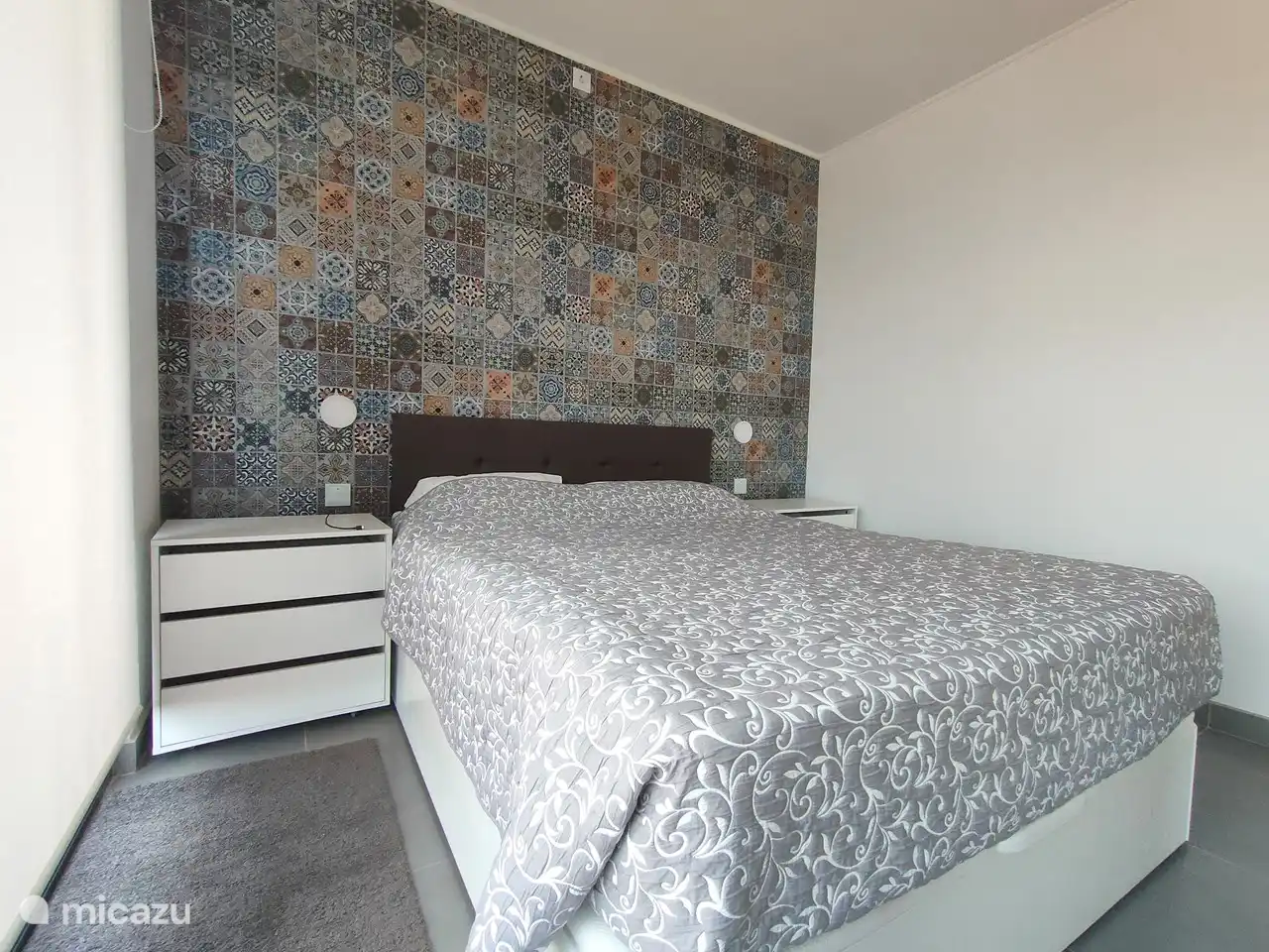 la chambre 1 mesure un lit double160 cm