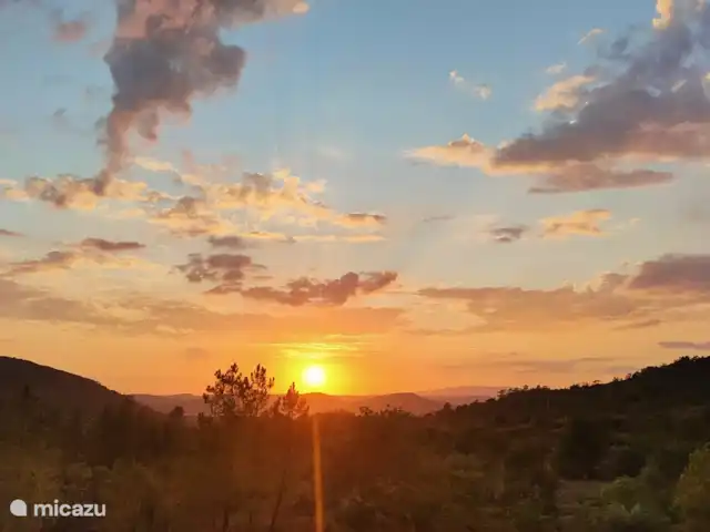 Location de Vacances Portugal, Algarve, São Bartolomeu De Messines, villa - Casa da Alfarobeirra 4 p piscine privée. vue de loin