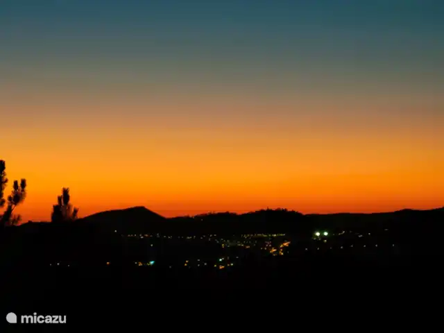 Location de Vacances Portugal, Algarve, São Bartolomeu De Messines, villa - Casa da Alfarobeirra 4 p piscine privée. lueur du soir