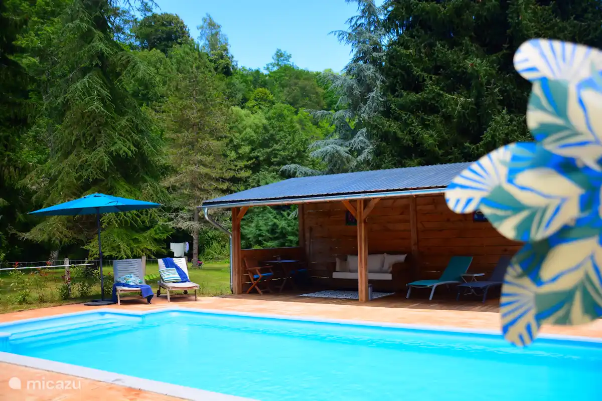 Poolhaus und Schwimmbad