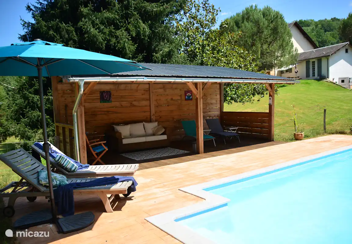 Poolhaus und Schwimmbad