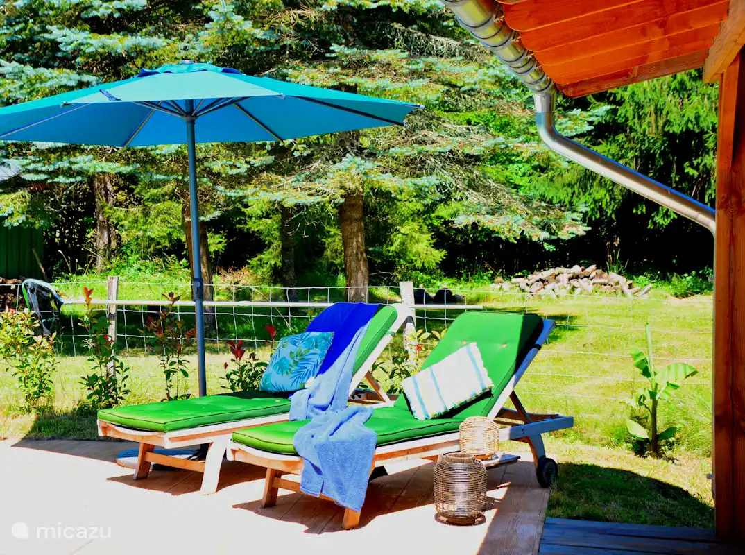 Swimmingpool mit Terrasse