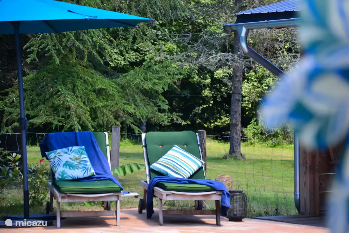 Swimmingpool mit Terrasse