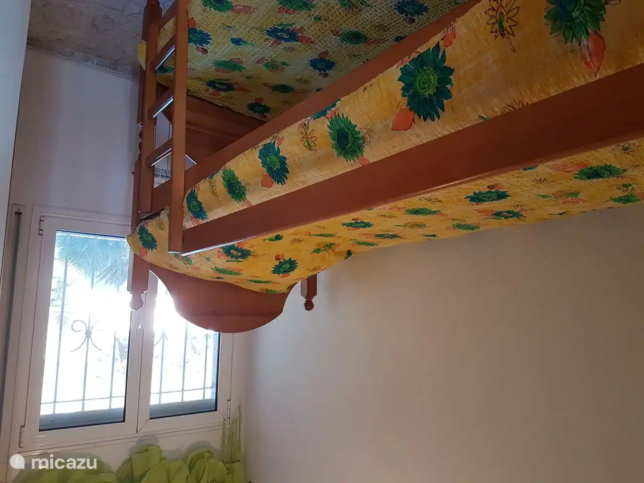 Schlafzimmer 3. Dieses Schlafzimmer von Wohnung 1 verfügt über ein Etagenbett 2 x 90 x 200 cm und einen Einbauschrank. Der Raum ist klimatisiert