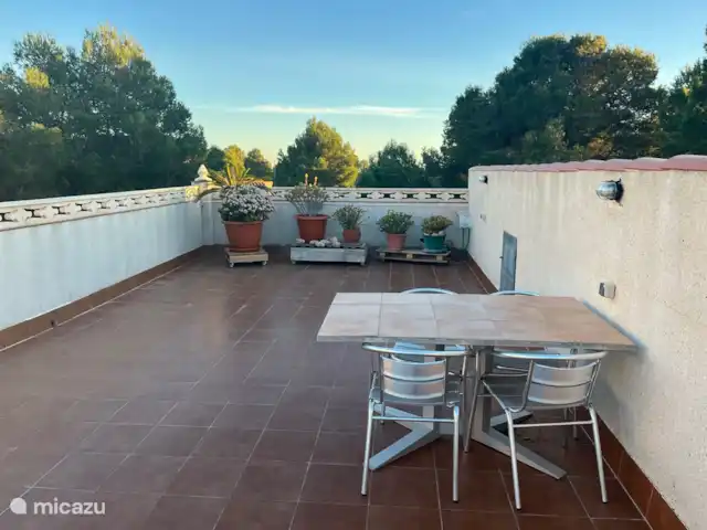 Villa Familia - Près de la mer ! | Espagne, Costa Dorada, L'Ametlla de Mar - villa La Villa Familia est située à environ 2 km de la mer Méditerranée. Vous pouvez également voir la mer depuis la terrasse sur le toit de l'appartement 3.