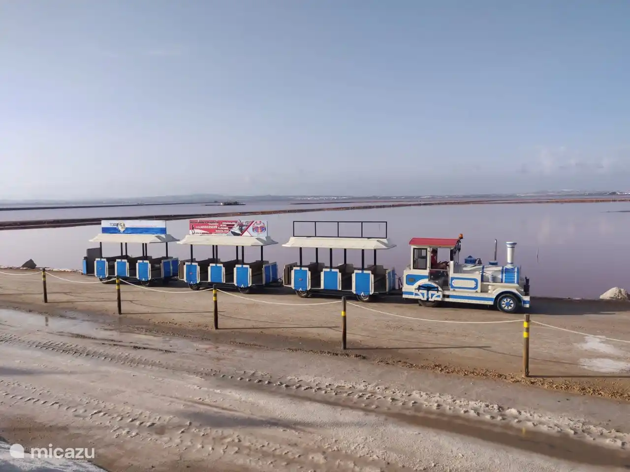 Treintje voor een leuke rondleiding langs de zoutmeren. 
