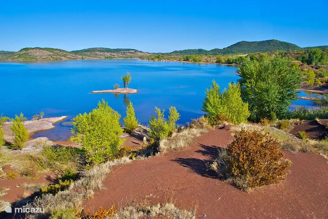 Swimming and water sports at Lac-du-Salagou