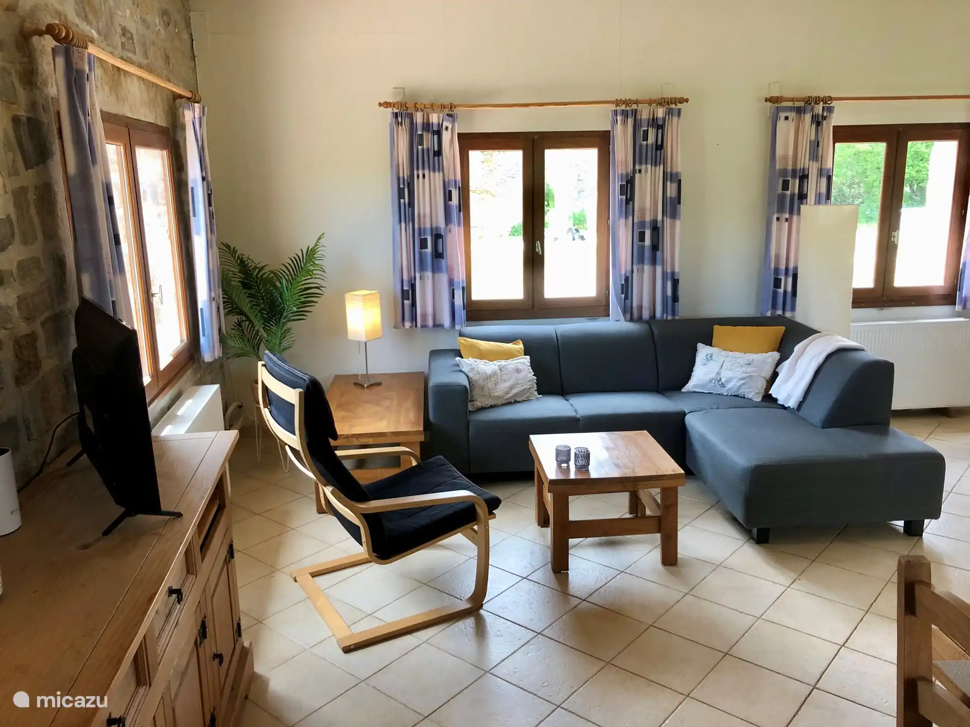 Living room; sitting area