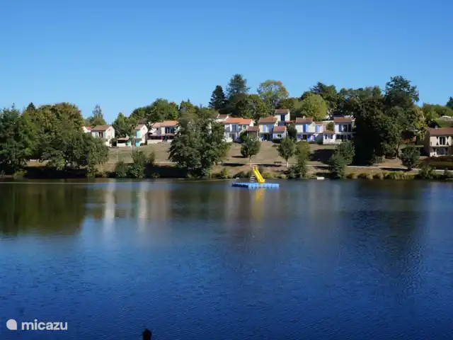 Village Le Chat 39 | France, Charente, Écuras - bungalow Le lac de baignade