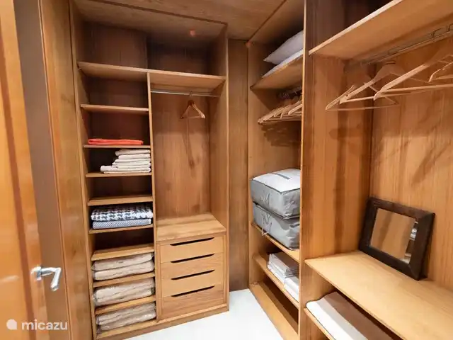 Emplacement privilégié sur la rivière près de la plage | Espagne, Costa del Sol, Sotogrande - appartement Dressing