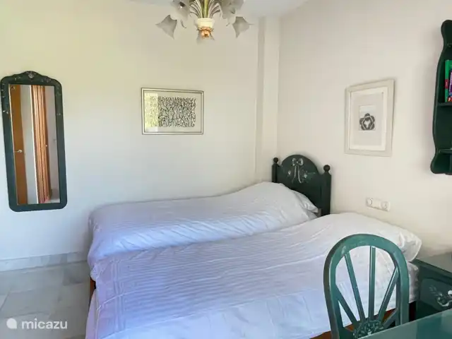 Emplacement privilégié sur la rivière près de la plage | Espagne, Costa del Sol, Sotogrande - appartement Chambre 2, avec balcon privé