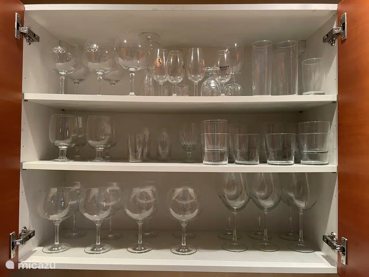 Gut ausgestattete Küche