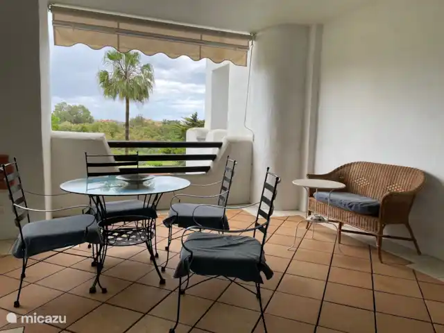 Emplacement privilégié sur la rivière près de la plage | Espagne, Costa del Sol, Sotogrande - appartement Terrasse ombragée