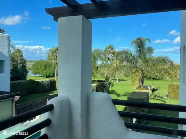 Emplacement privilégié sur la rivière près de la plage | Espagne, Costa del Sol, Sotogrande - appartement Deuxième balcon