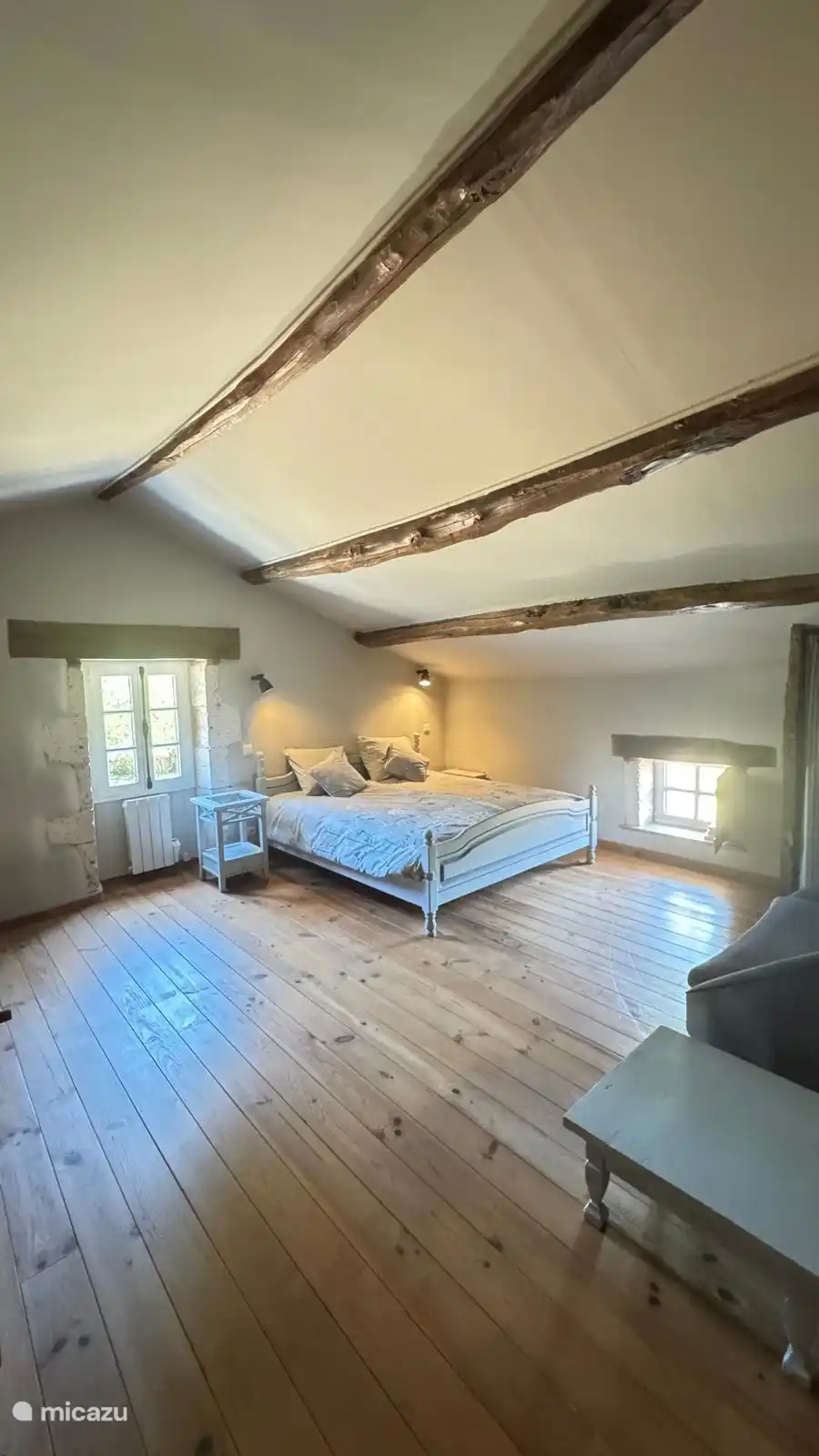 Slaapkamer met bed (king size)