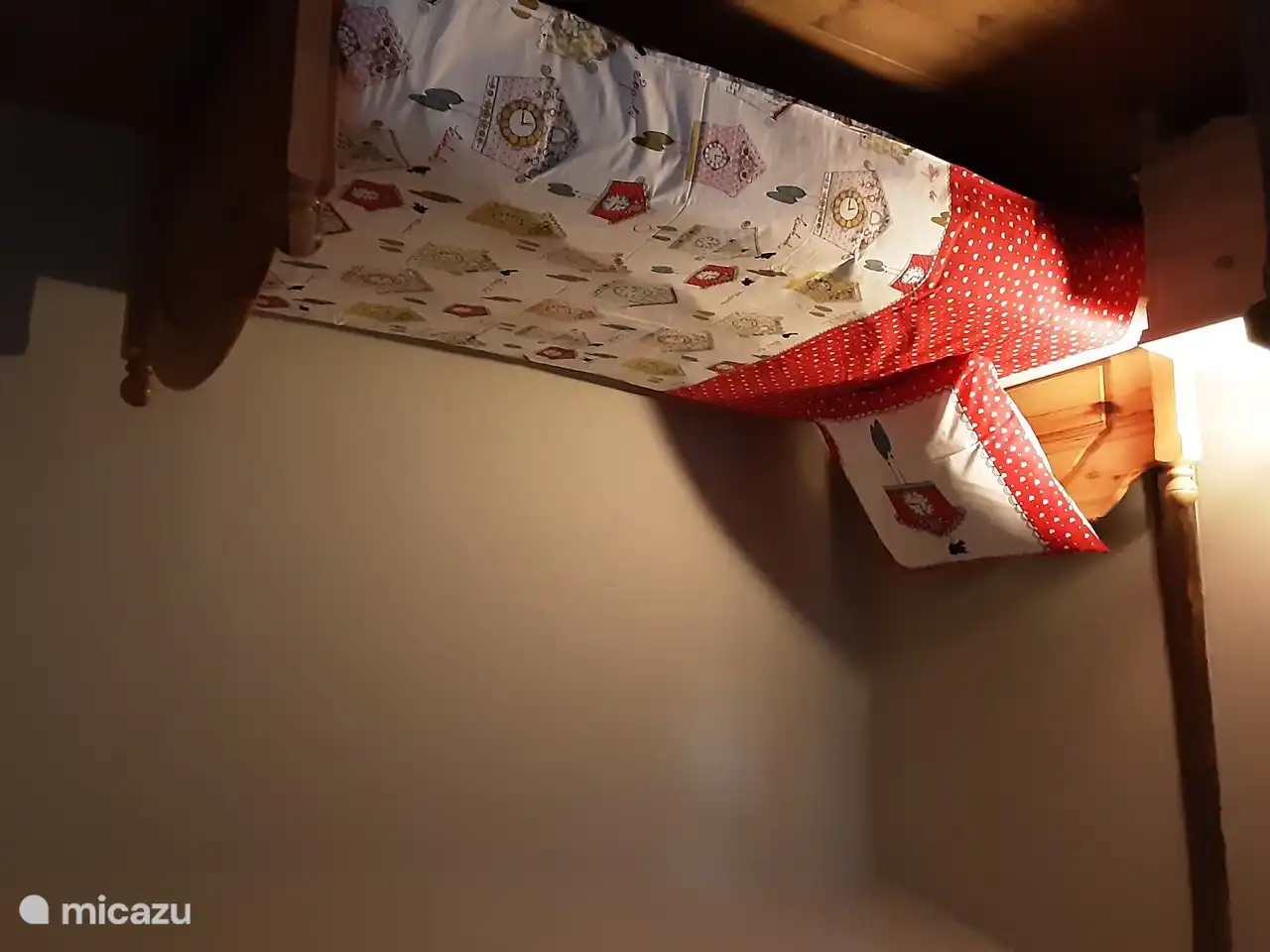 Slaapkamer met eenpersoonsbed 