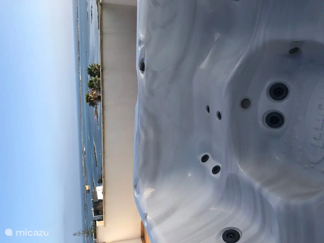 Jacuzzi, con agua limpia y fresca cada vez.