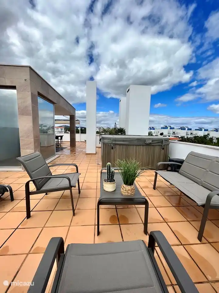 Azotea con jacuzzi y vista de 360 grados - Vista Mar - Apartamentos Fuseta