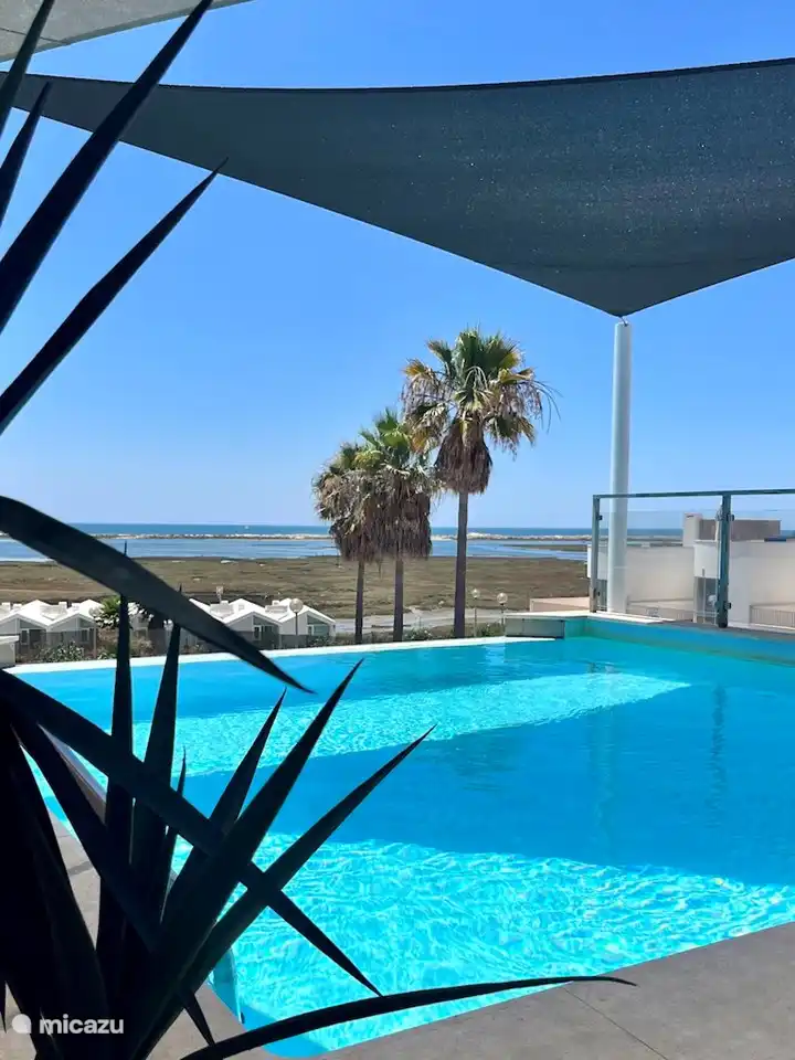 vista al océano atlántico - piscina infinita - apartamentos Fuseta