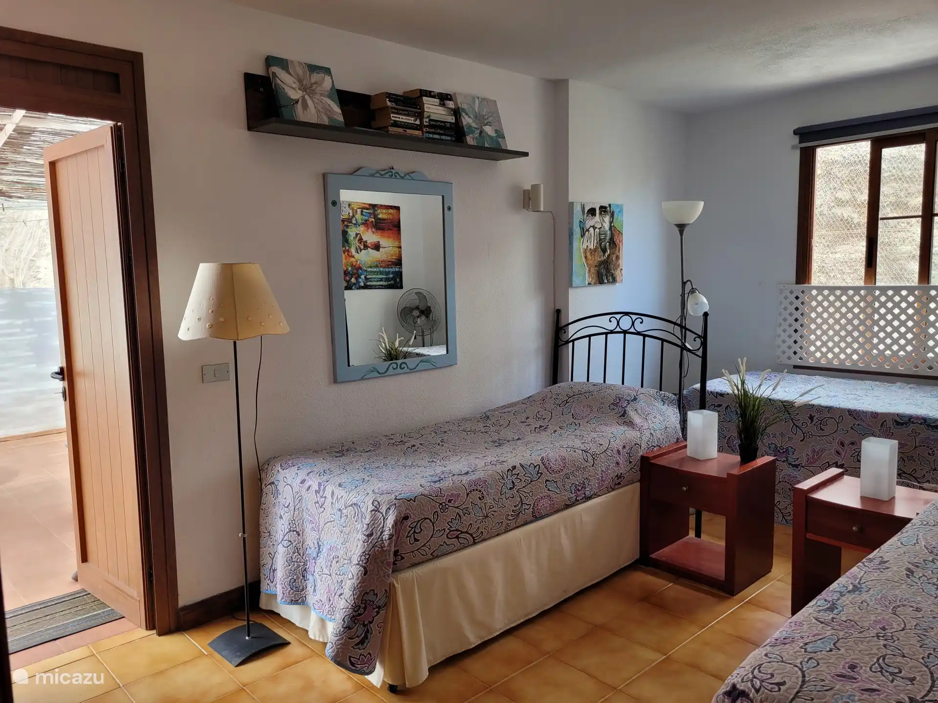 4-person bedroom with door to terrace and sliding windows.