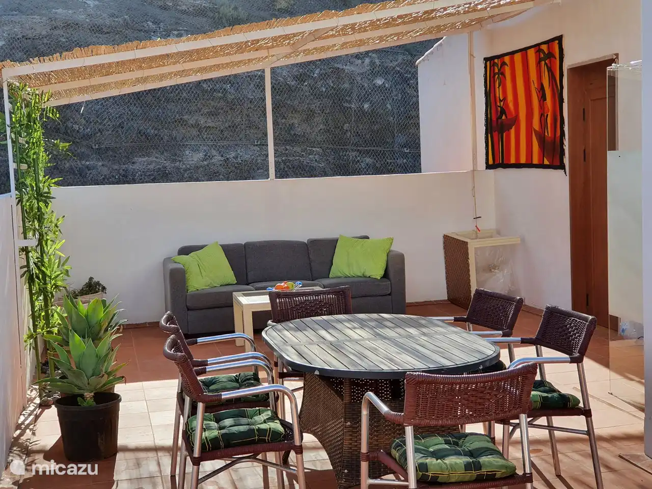 Terraza trasera con banco