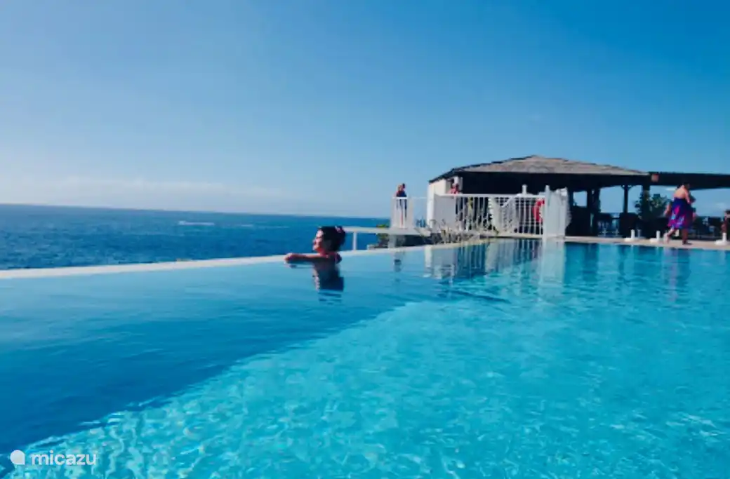 Piscina pública de pago OASIS. 450 metros a pie del alojamiento. Desde julio/agosto abierto, ver sitio web. Hermosa ubicación con excelentes vistas. Descansar. presente.