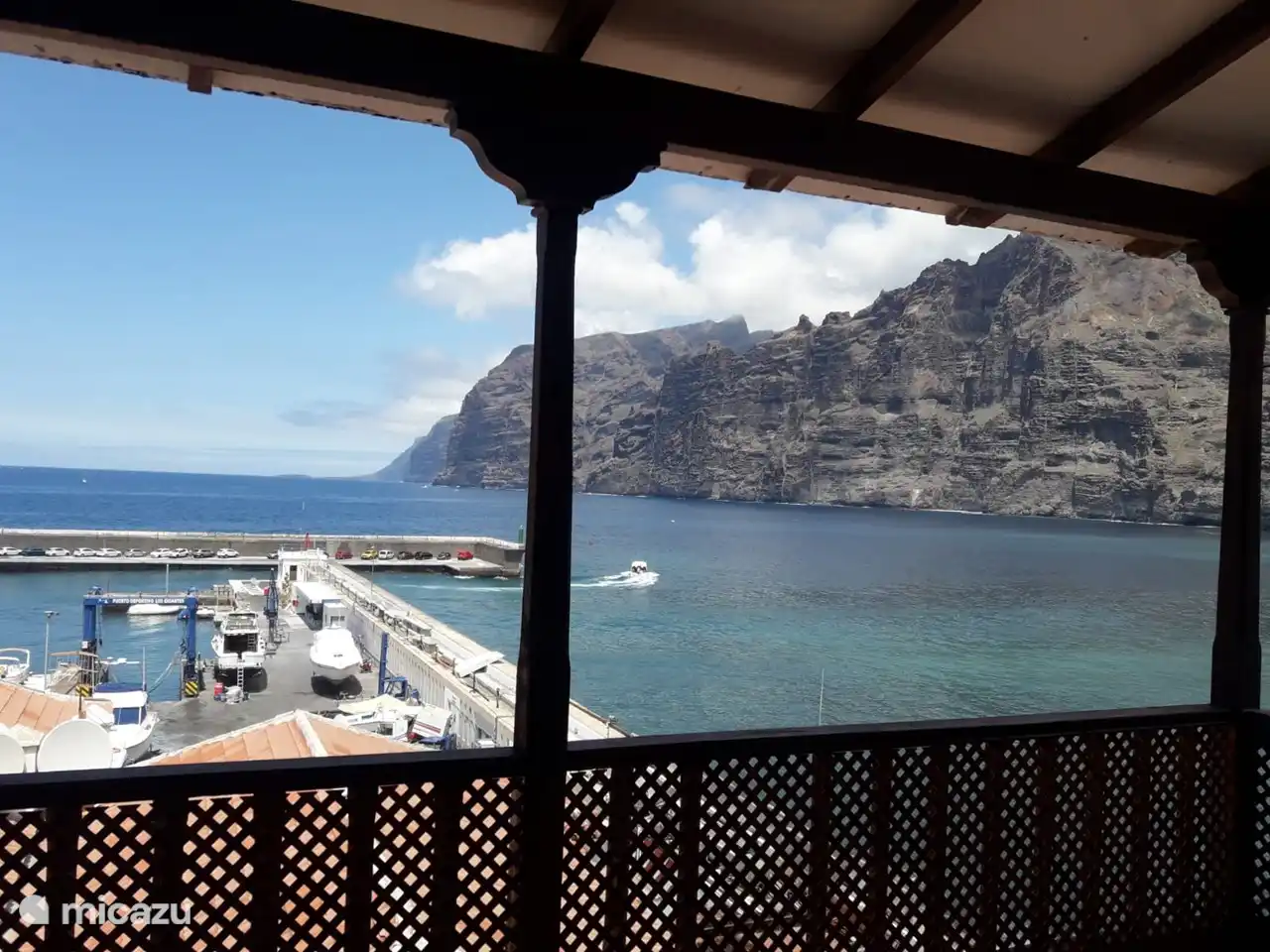 la vista de las rocas desde el balcon
