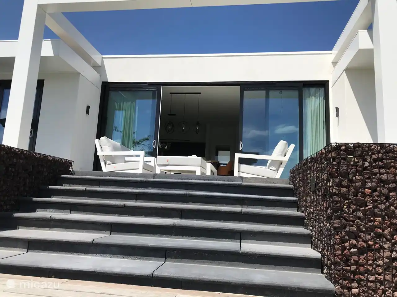 Villa Fiori, 8-Personen-Ferienhaus auf dem Wasser mit Bootsverbindung zum Veluwemeer, am Harderbos gelegen. Es gibt eine Schaluppe für 8 Personen zu mieten, die am Steg für Sie bereitsteht; fragen Sie nach den Konditionen.