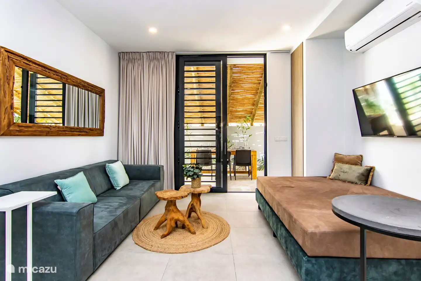 Wohnzimmer mit zusätzlicher Schlafgelegenheit