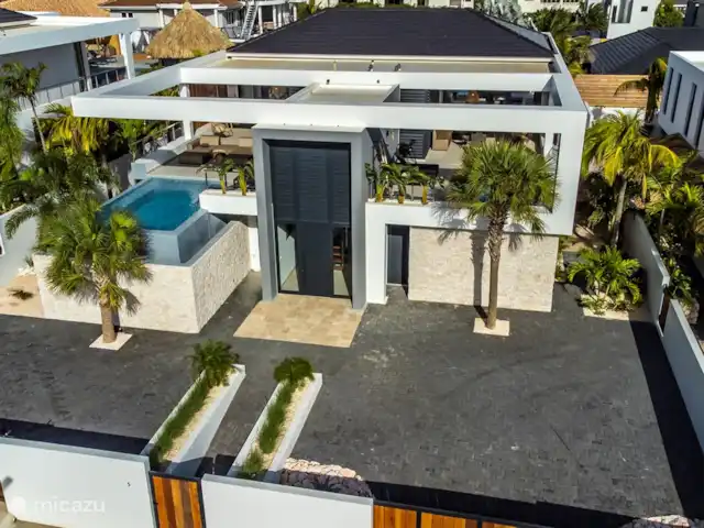 Lamar Luxe 4 pers. App. Wayaka | Curaçao, Banda Ariba (est), Jan Thiel - appartement L'appartement est situé au rez-de-chaussée sur le côté droit de la villa