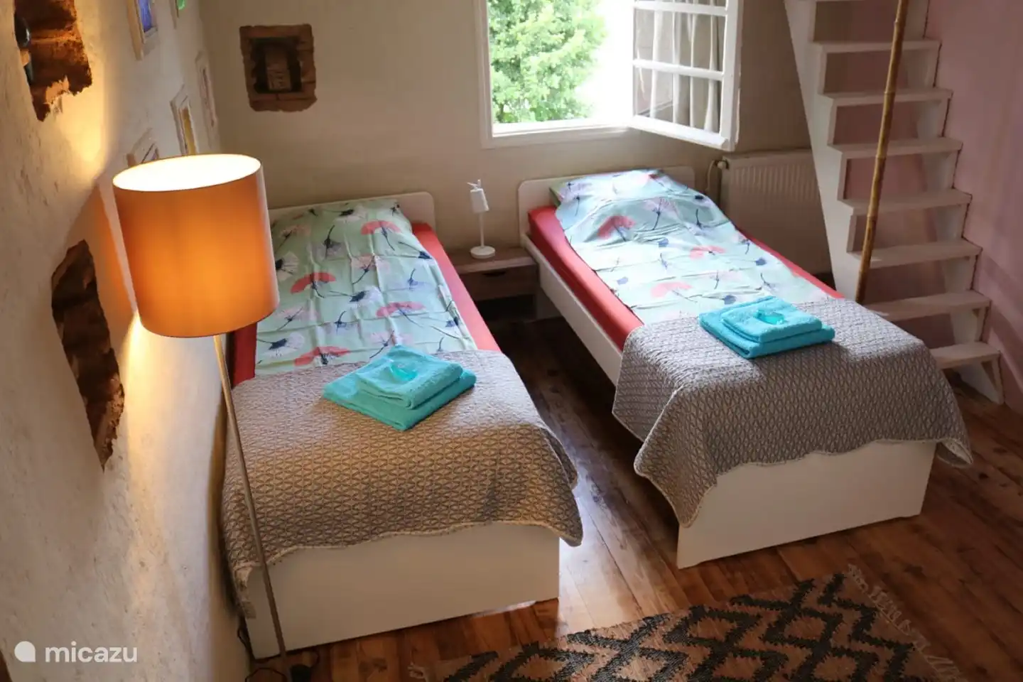 bedroom 1st floor with single beds