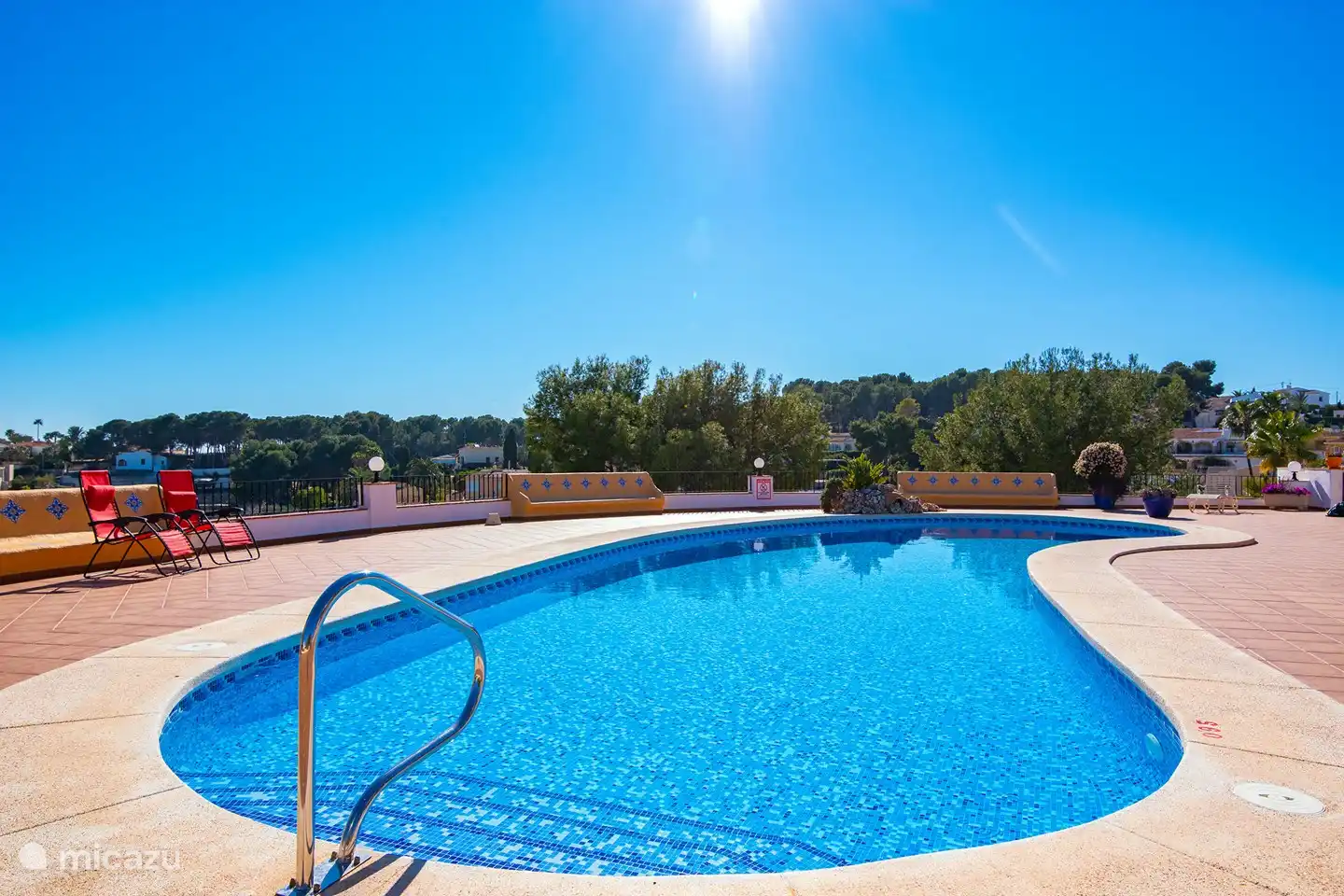 Schönes großes Schwimmbad