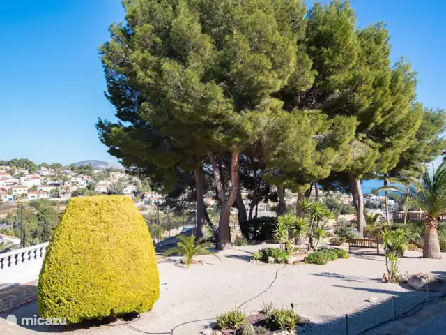 appartement huren in Spanje, Costa Blanca, Benissa – Casa Eucalyptus Tuinen met verschillende zithoekjes