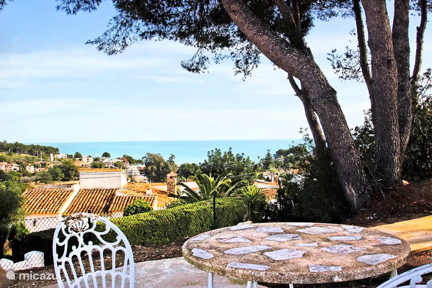 Garten mit verschiedenen Sitzecken