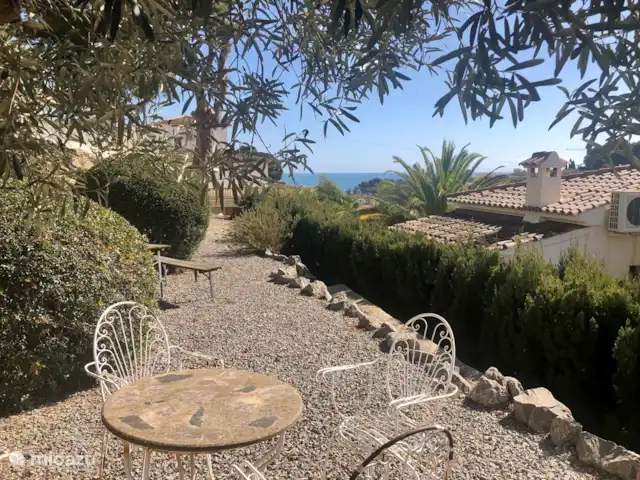 appartement huren in Spanje, Costa Blanca, Benissa – Casa Eucalyptus Op het domein zijn verschillende leuke zithoekjes met zicht op zee!