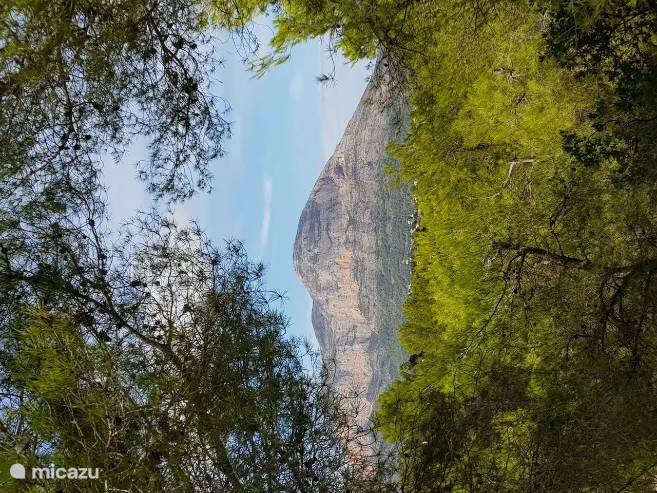 Villa Casa Blanca, vista a través del Montgó