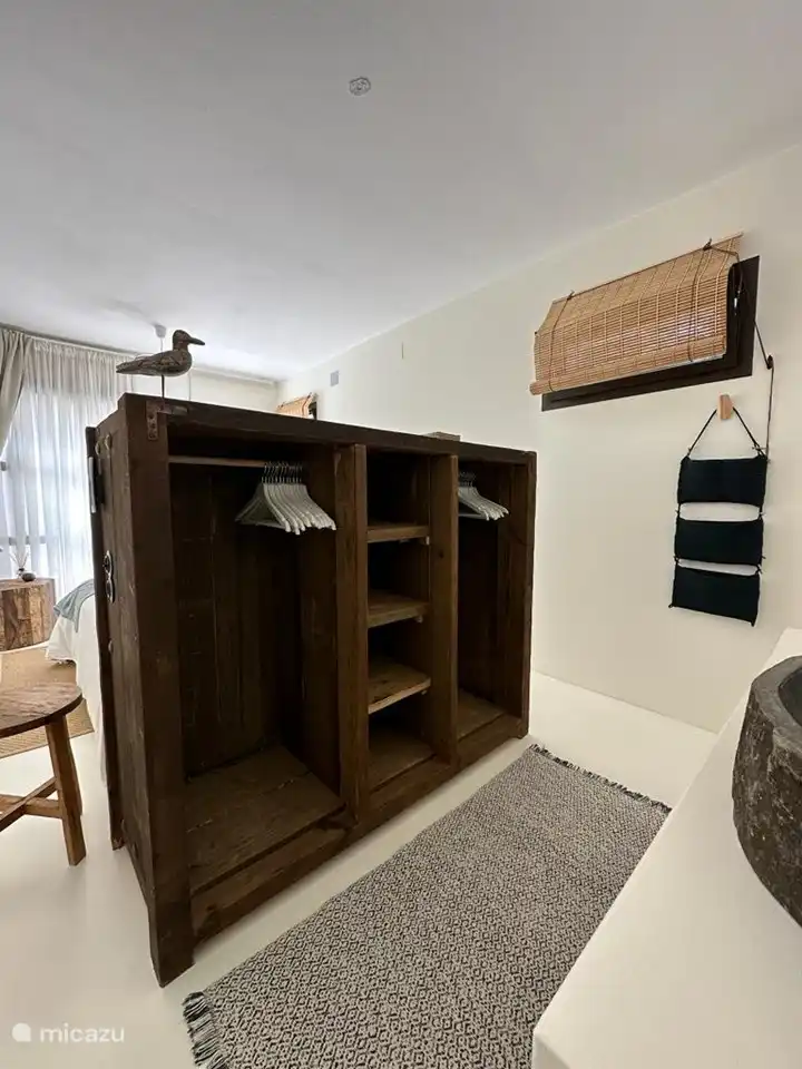 Villa Casa Blanca, descripción general y armario dormitorio 3