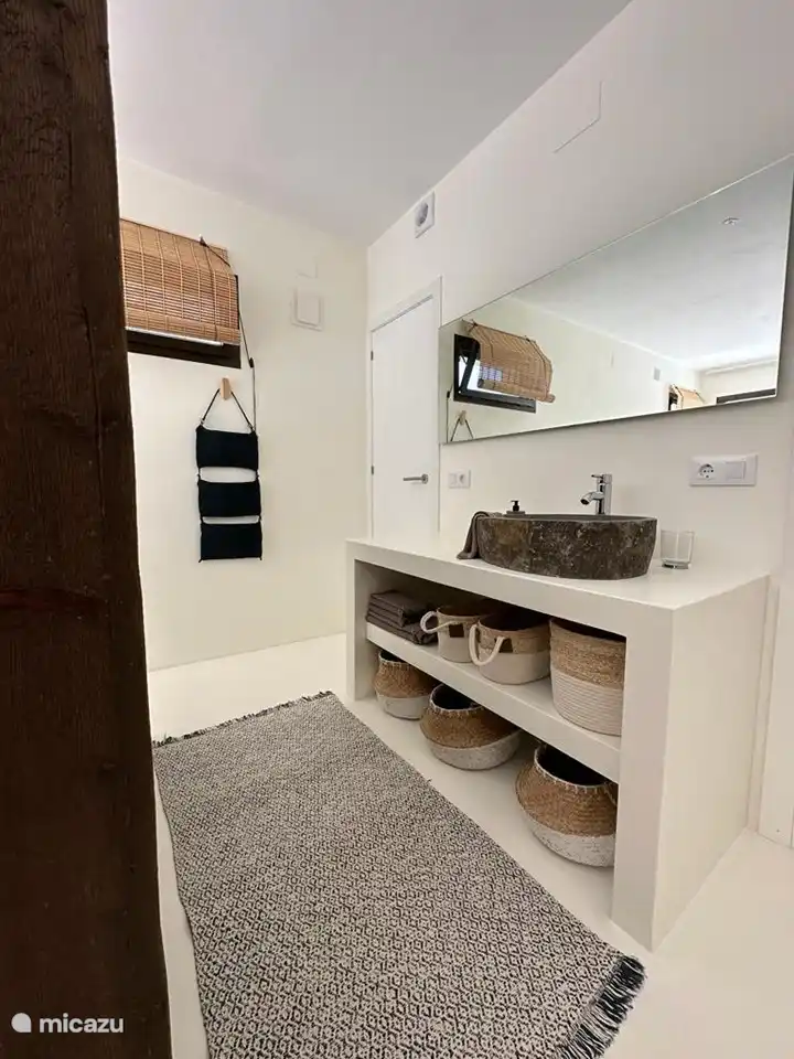 Villa Casa Blanca, tocador y aseo independiente dormitorio 3