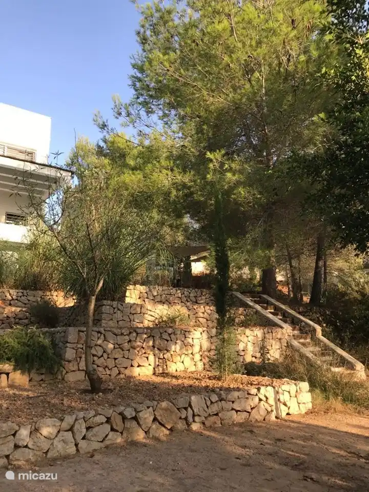 Villa Casa Blanca, escaleras del dormitorio 3 a la terraza comedor
