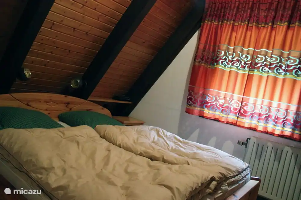 Schlafzimmer mit Doppelbett