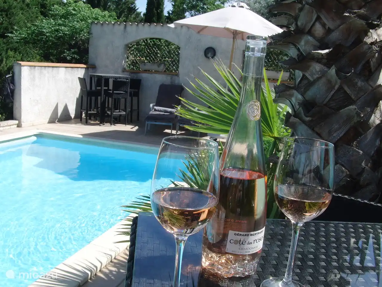 Entspannen Sie sich in einer wunderschönen Umgebung mit dem lokalen Rosé