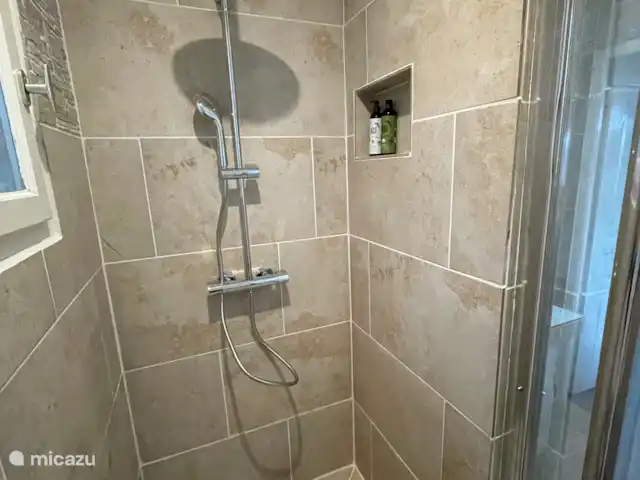 Location de Vacances France, Hérault, Oupia, maison de vacances - Marie Jean Chambre d'hotes & Gite Douche à effet pluie