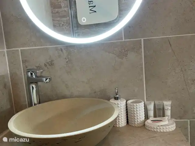 Location de Vacances France, Hérault, Oupia, maison de vacances - Marie Jean Chambre d'hotes & Gite Meubles de lavabo avec lavabo